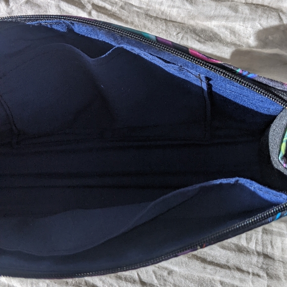 Disney Villians Crossbody Bag - Picture 6 of 7